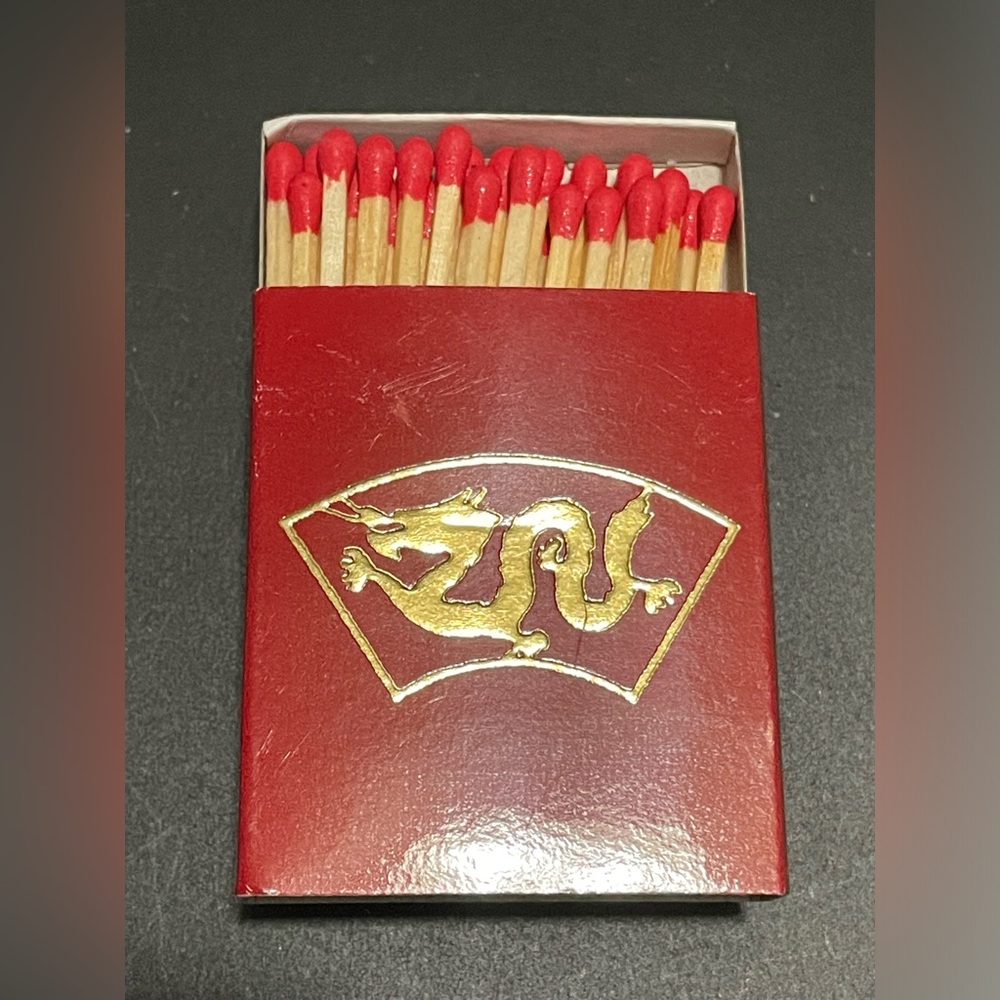 Golden Dragon Chinese Restaurant Hilton Hawaii Red Tip Wood Matchbox Vintage